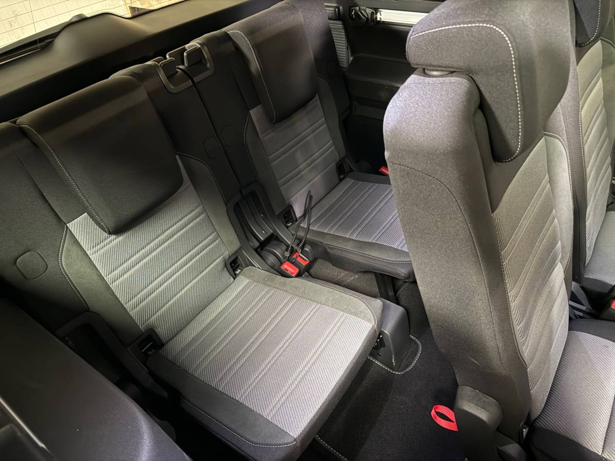 Volkswagen Touran Volkswagen Touran 1.4 TSI Highline Business R 7p | Pano | Trekhaak | Stoel/Stuur verwarming | Camera | Carplay
