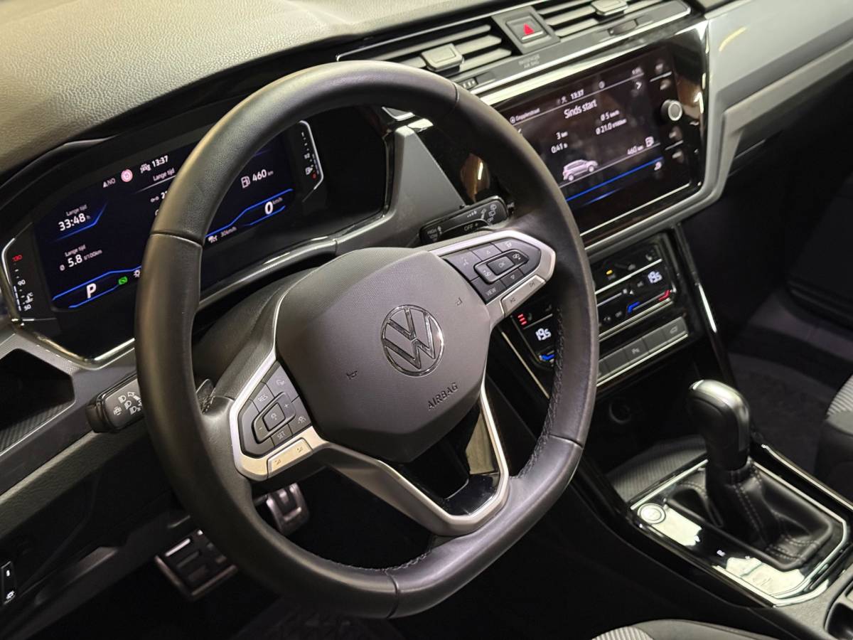 Volkswagen Touran Volkswagen Touran 1.4 TSI Highline Business R 7p | Pano | Trekhaak | Stoel/Stuur verwarming | Camera | Carplay