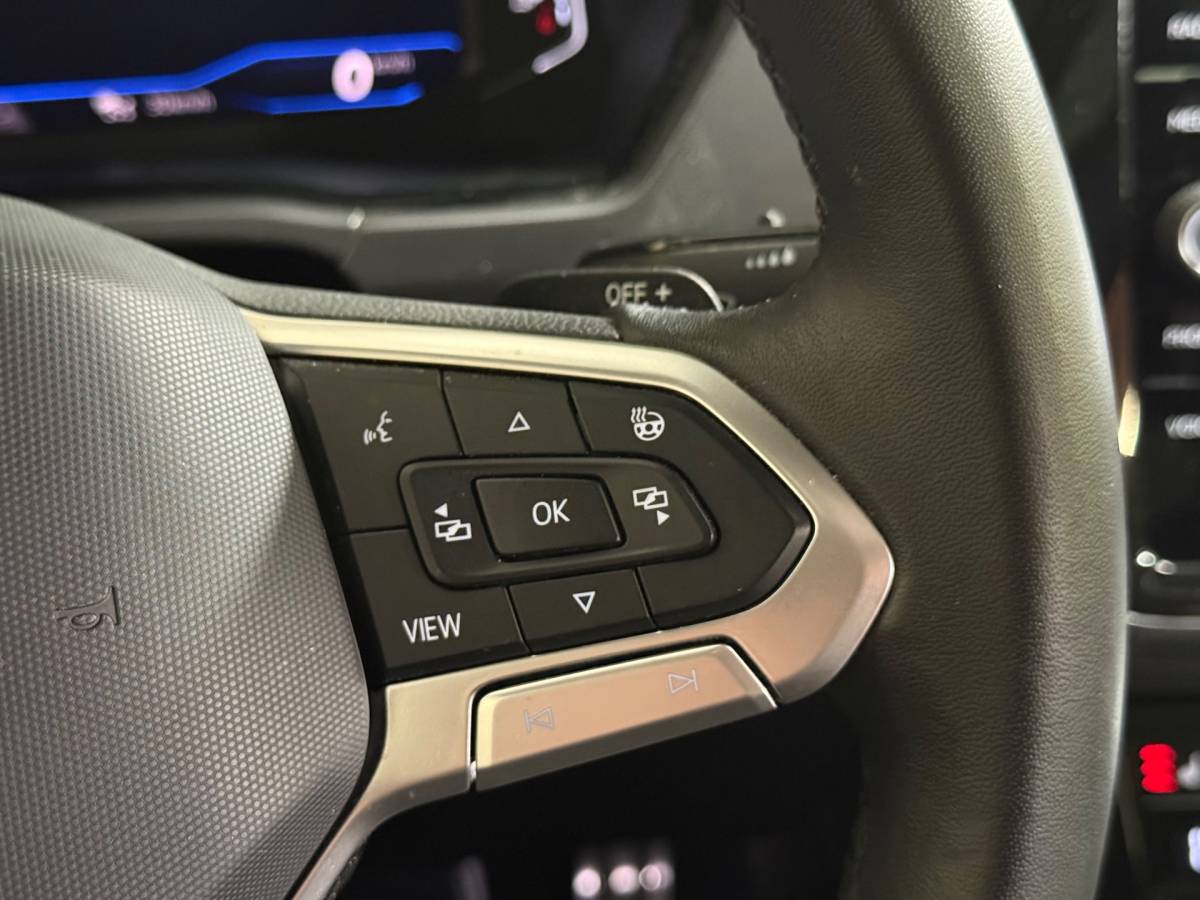 Volkswagen Touran Volkswagen Touran 1.4 TSI Highline Business R 7p | Pano | Trekhaak | Stoel/Stuur verwarming | Camera | Carplay