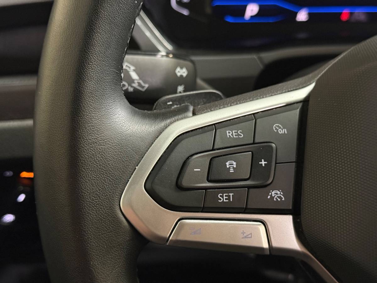 Volkswagen Touran Volkswagen Touran 1.4 TSI Highline Business R 7p | Pano | Trekhaak | Stoel/Stuur verwarming | Camera | Carplay