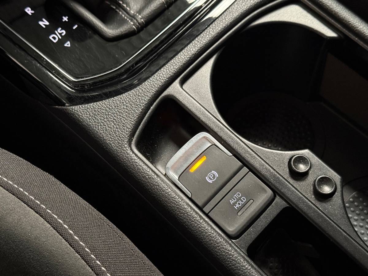 Volkswagen Touran Volkswagen Touran 1.4 TSI Highline Business R 7p | Pano | Trekhaak | Stoel/Stuur verwarming | Camera | Carplay