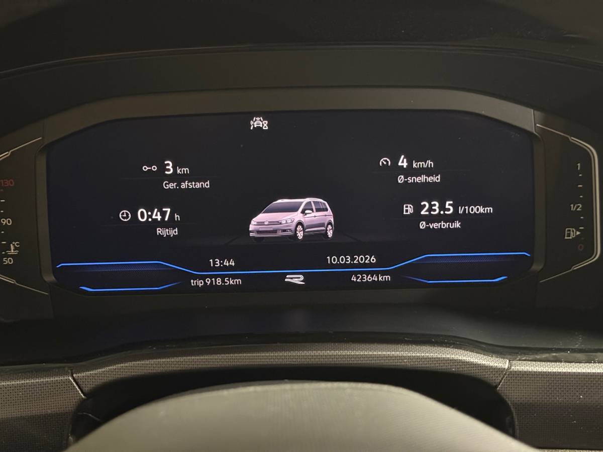 Volkswagen Touran Volkswagen Touran 1.4 TSI Highline Business R 7p | Pano | Trekhaak | Stoel/Stuur verwarming | Camera | Carplay