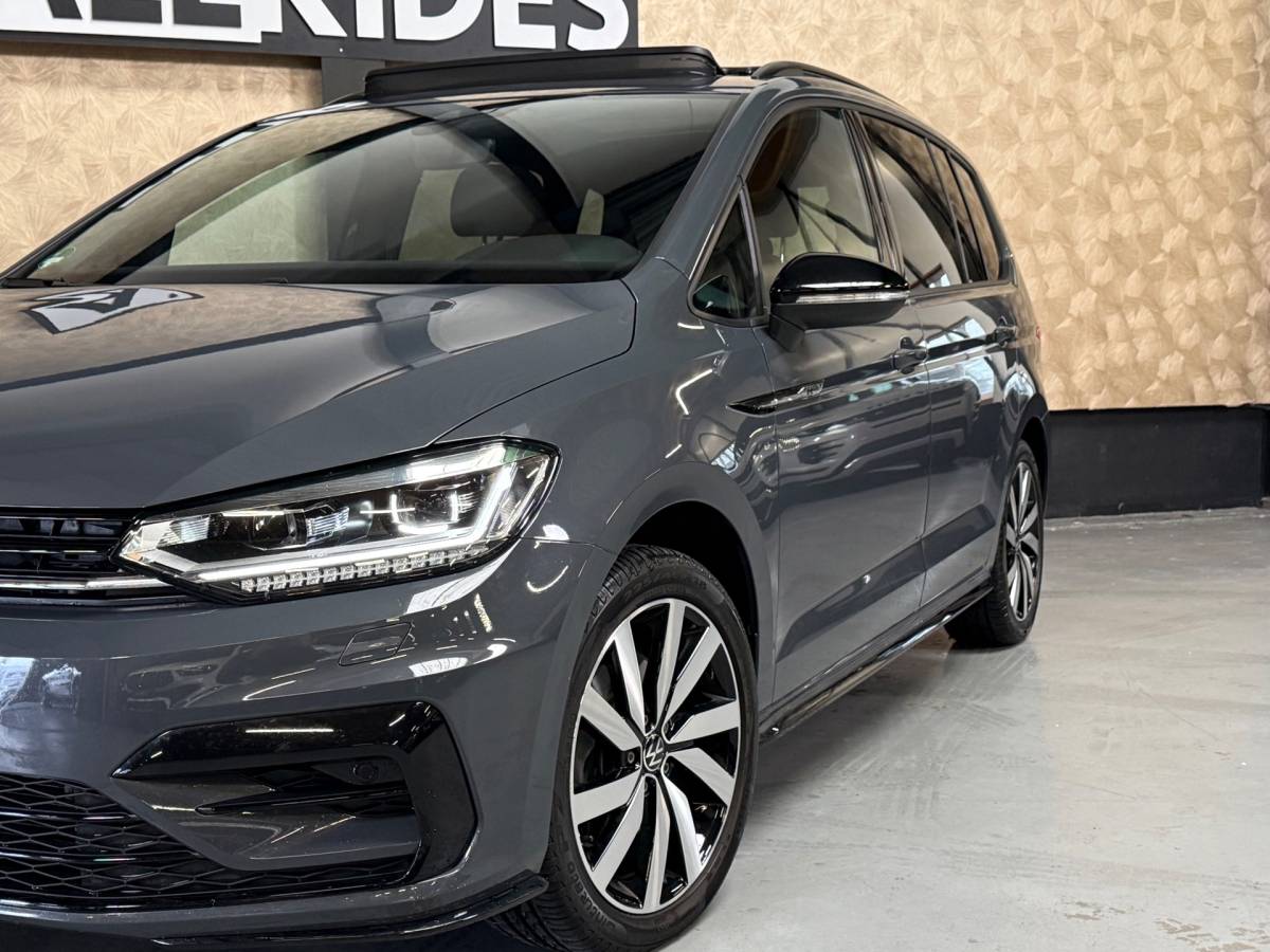 Volkswagen Touran Volkswagen Touran 1.4 TSI Highline Business R 7p | Pano | Trekhaak | Stoel/Stuur verwarming | Camera | Carplay