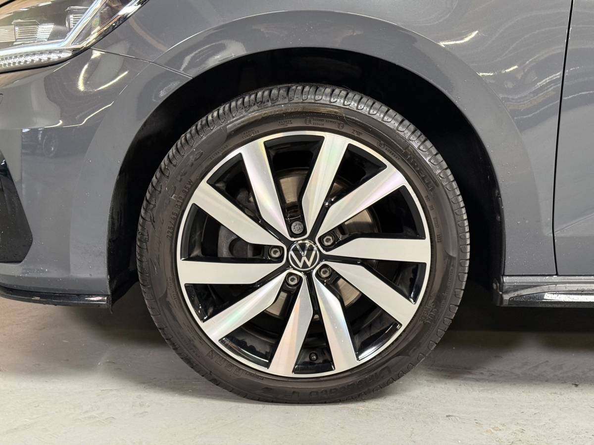 Volkswagen Touran Volkswagen Touran 1.4 TSI Highline Business R 7p | Pano | Trekhaak | Stoel/Stuur verwarming | Camera | Carplay