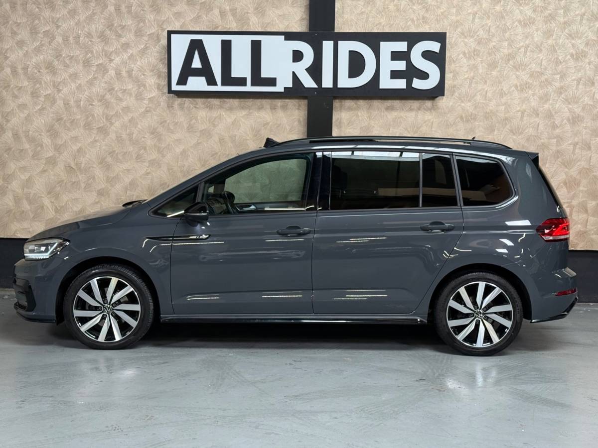 Volkswagen Touran Volkswagen Touran 1.4 TSI Highline Business R 7p | Pano | Trekhaak | Stoel/Stuur verwarming | Camera | Carplay