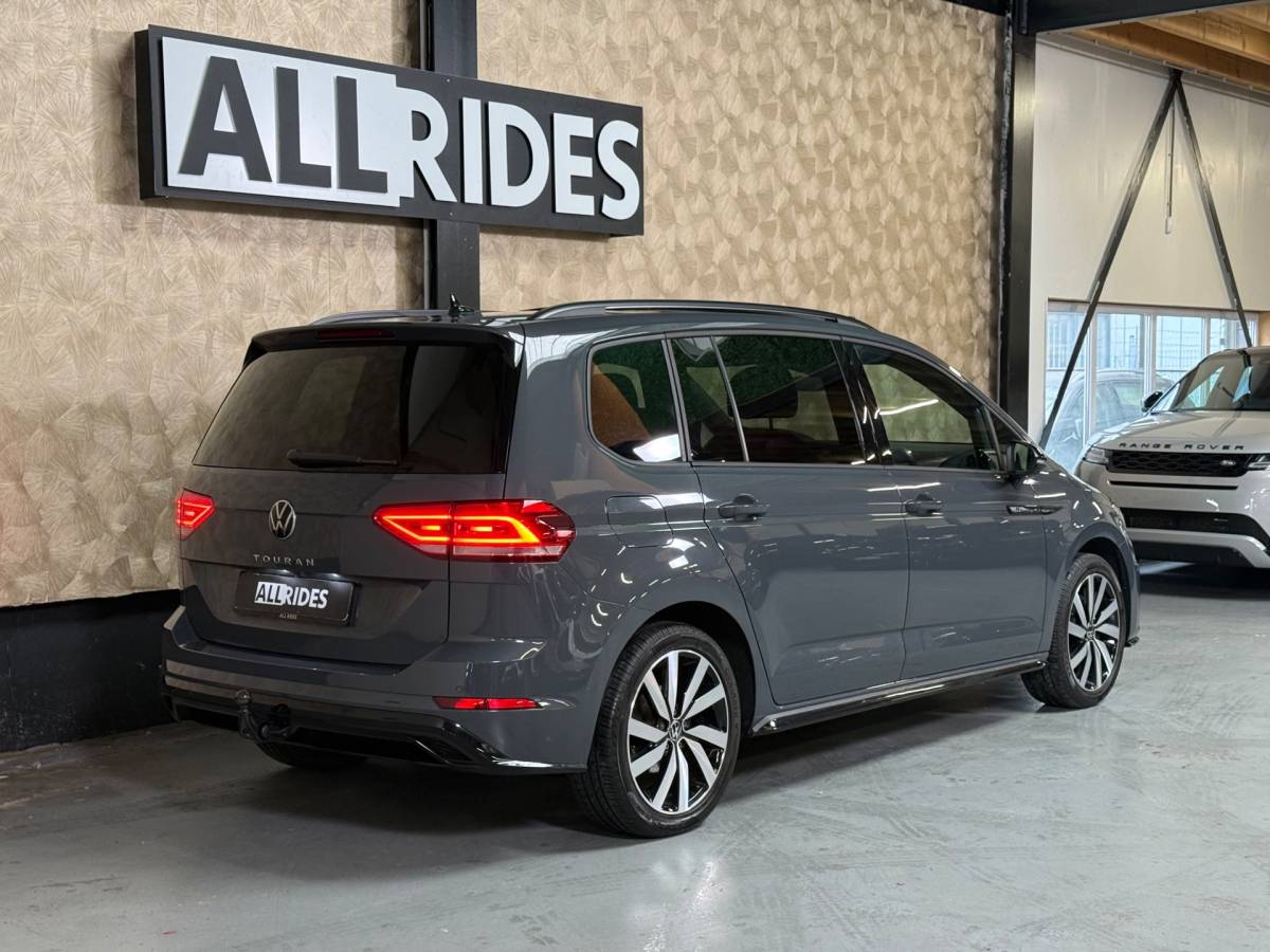 Volkswagen Touran Volkswagen Touran 1.4 TSI Highline Business R 7p | Pano | Trekhaak | Stoel/Stuur verwarming | Camera | Carplay