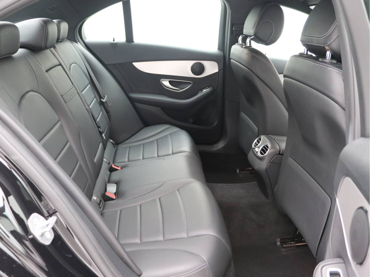 Mercedes-Benz C-Klasse Mercedes-Benz C-klasse 180 AMG Distronic, Carplay, Camera