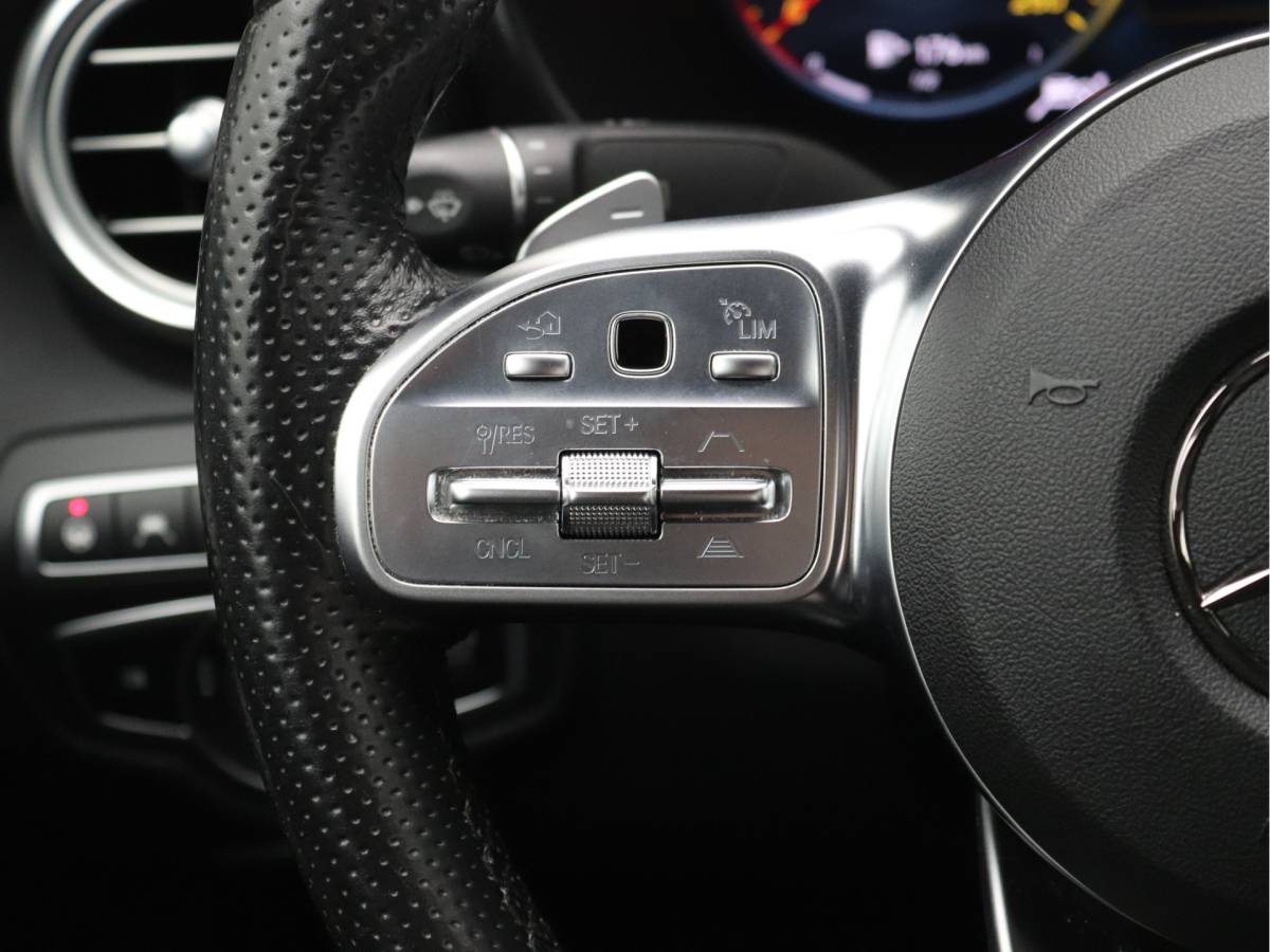 Mercedes-Benz C-Klasse Mercedes-Benz C-klasse 180 AMG Distronic, Carplay, Camera