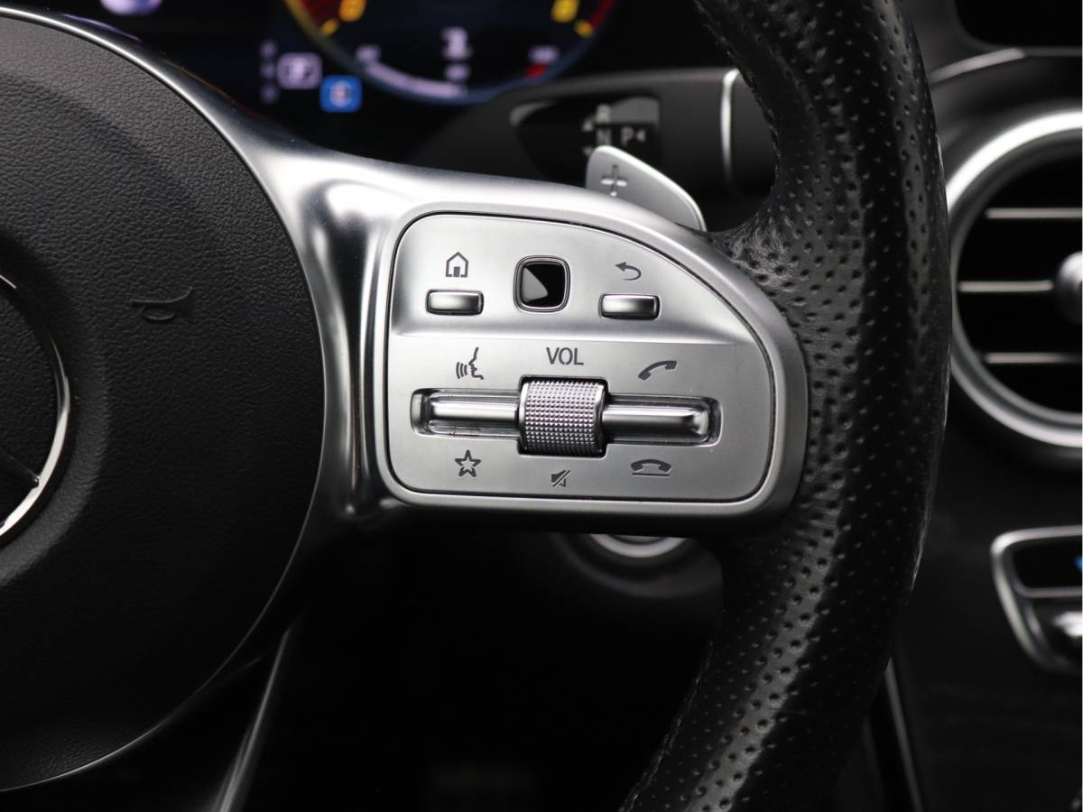 Mercedes-Benz C-Klasse Mercedes-Benz C-klasse 180 AMG Distronic, Carplay, Camera