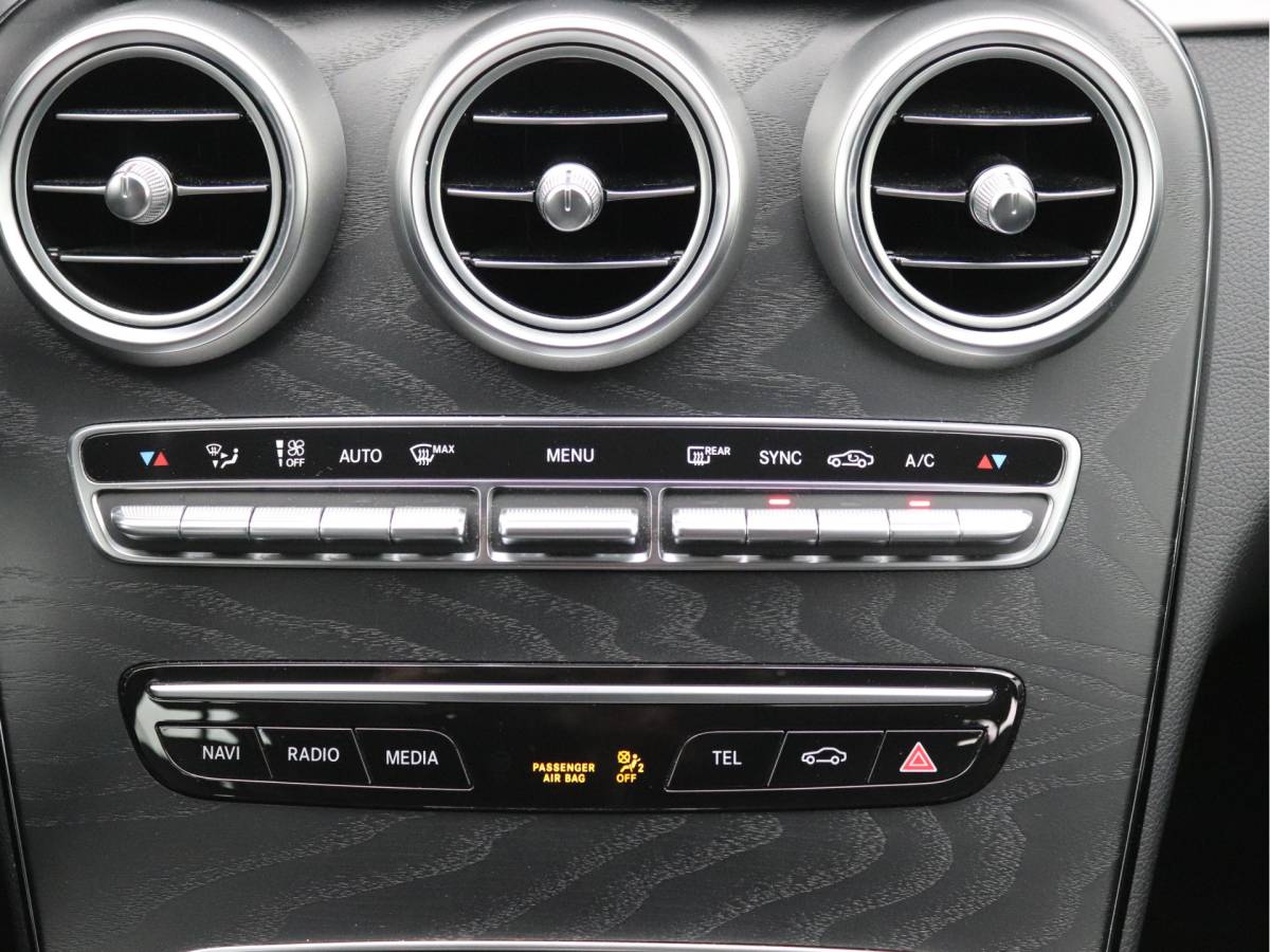 Mercedes-Benz C-Klasse Mercedes-Benz C-klasse 180 AMG Distronic, Carplay, Camera