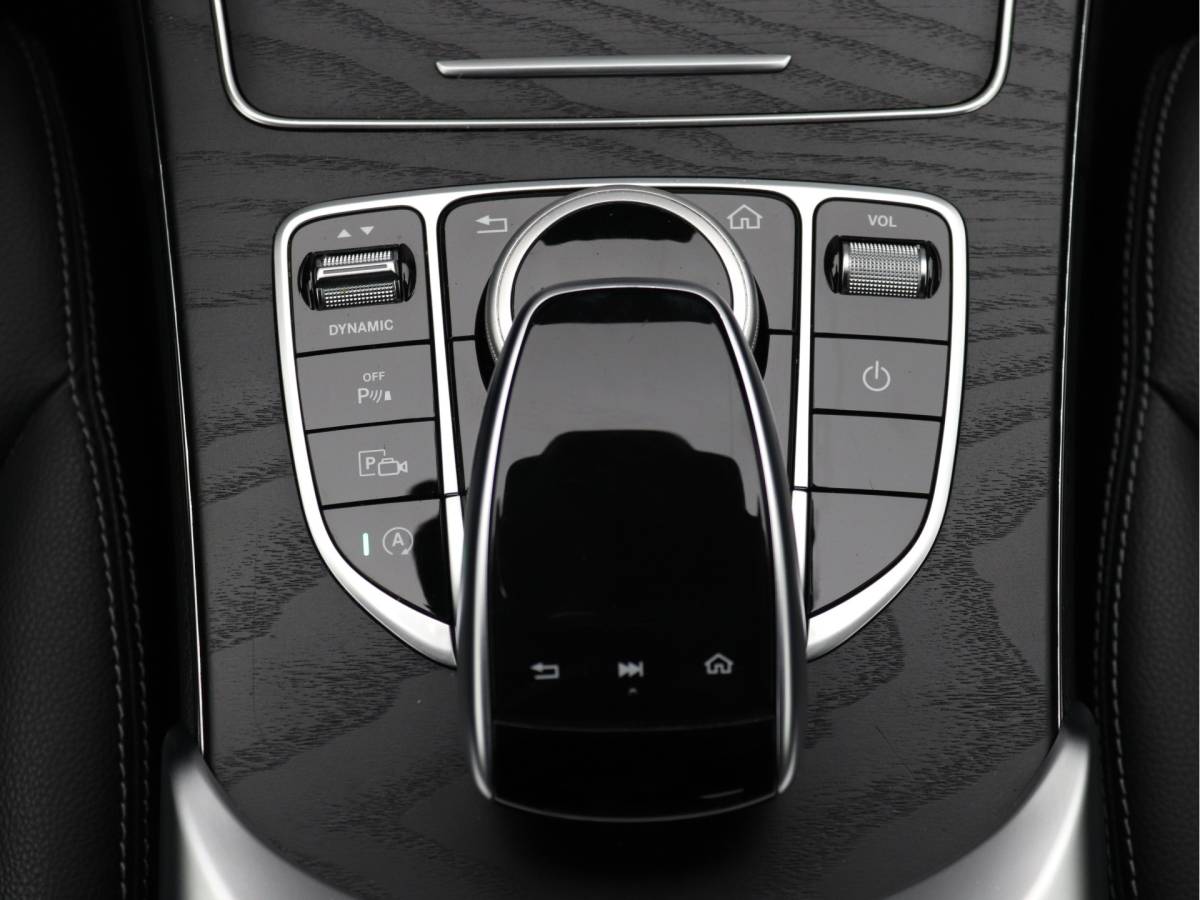 Mercedes-Benz C-Klasse Mercedes-Benz C-klasse 180 AMG Distronic, Carplay, Camera