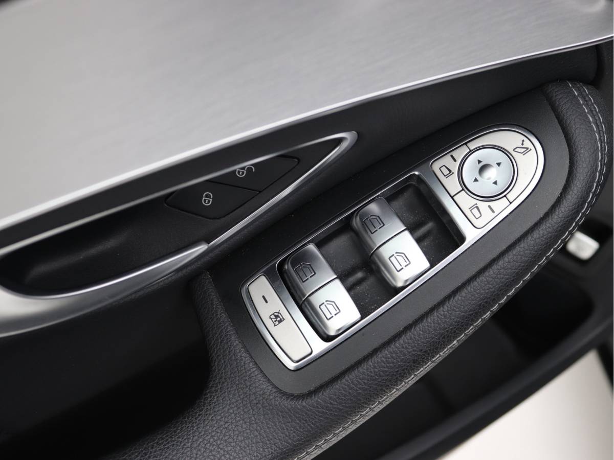 Mercedes-Benz C-Klasse Mercedes-Benz C-klasse 180 AMG Distronic, Carplay, Camera