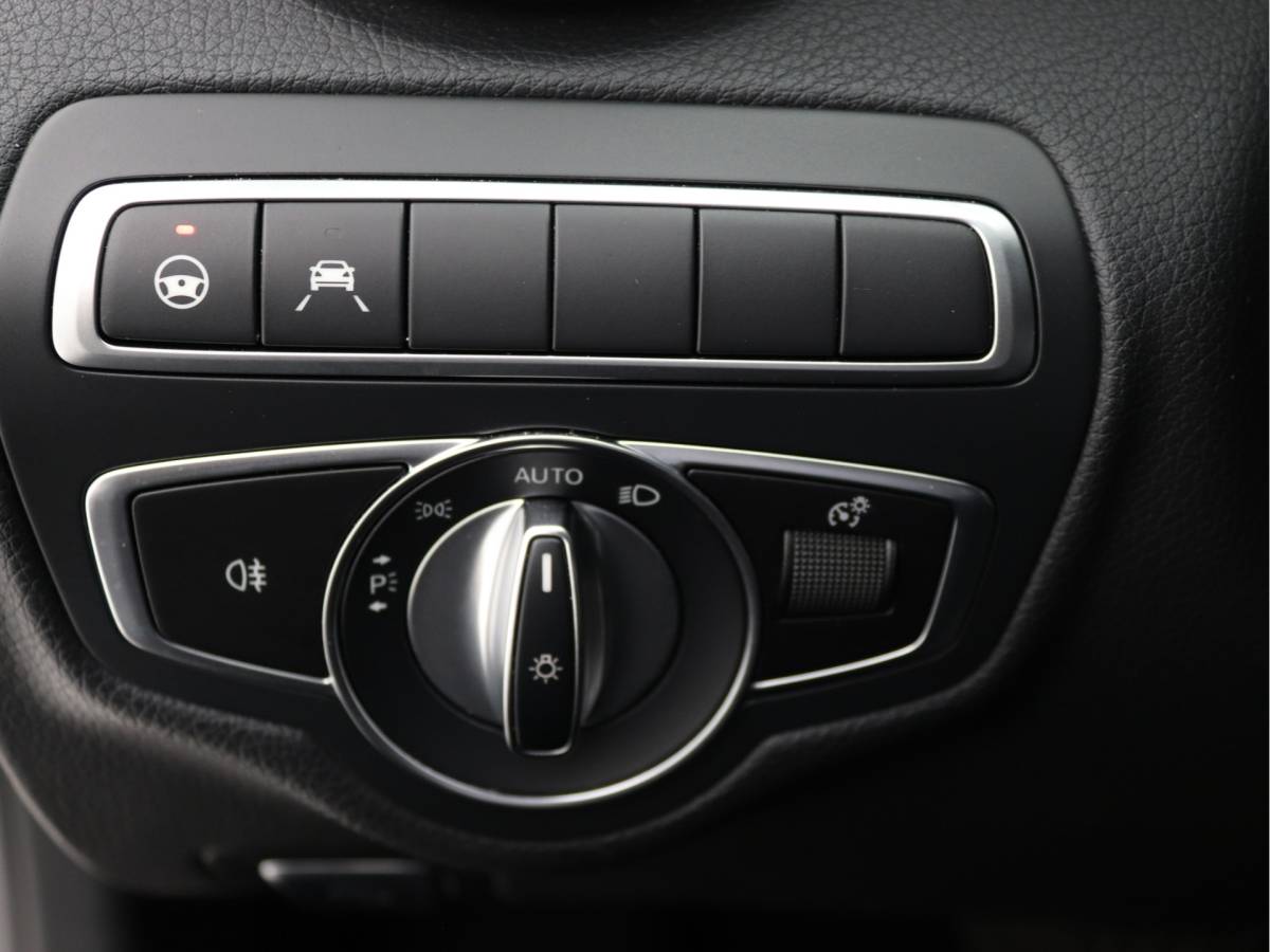 Mercedes-Benz C-Klasse Mercedes-Benz C-klasse 180 AMG Distronic, Carplay, Camera