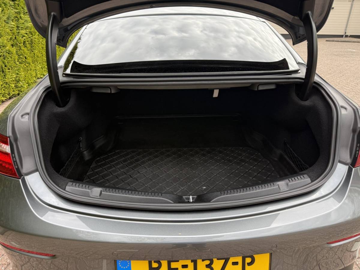 Mercedes-Benz E-Klasse Mercedes-Benz E-klasse Coupé 300 | AMG | Luchtvering | Night Edition | Burmester | Memory | Premium | Pano | Carplay | Widescreen