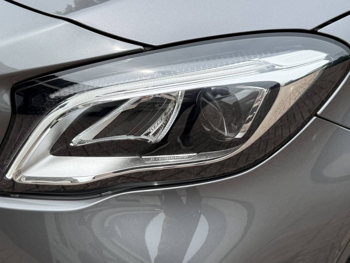Mercedes-Benz GLA Mercedes-Benz GLA-klasse 180 | Business Solution + Ltd | Pano | Stoelverwarming | Camera | Keyless