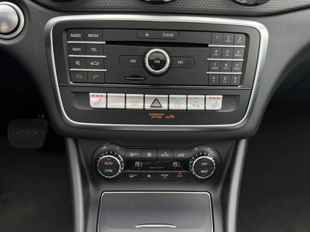 Mercedes-Benz GLA Mercedes-Benz GLA-klasse 180 | Business Solution + Ltd | Pano | Stoelverwarming | Camera | Keyless