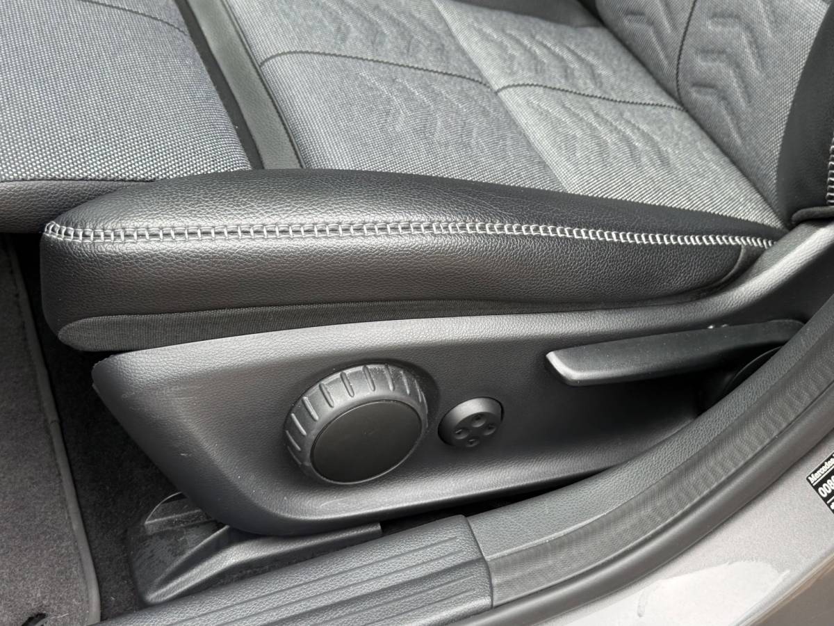 Mercedes-Benz GLA Mercedes-Benz GLA-klasse 180 | Business Solution + Ltd | Pano | Stoelverwarming | Camera | Keyless