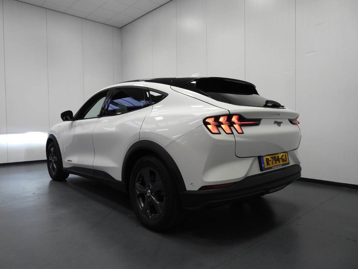 Ford Mustang Mach-E Ford Mustang Mach-E RWD 75 kWh LEER/NAVI/360CAM/LED/B&O/18″LMV!