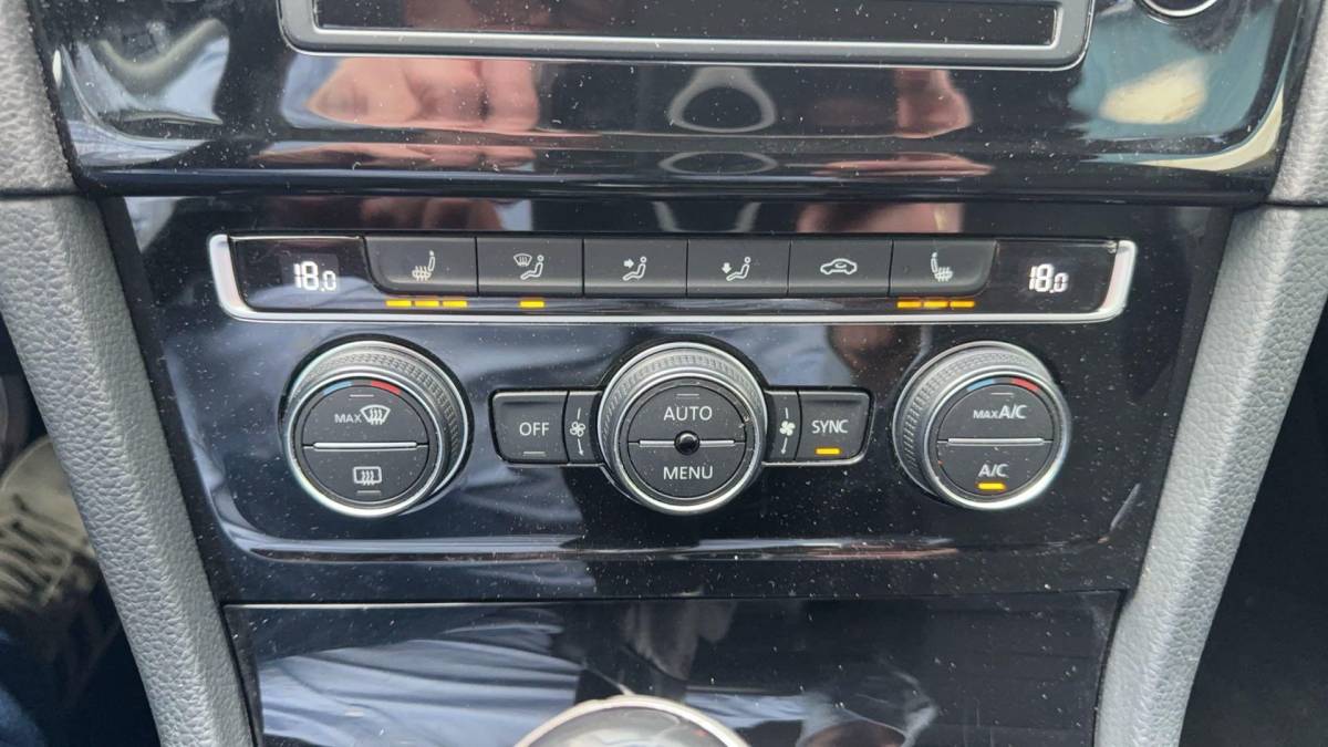 Volkswagen Golf Volkswagen Golf 1.2 TSI Business Edition Connected