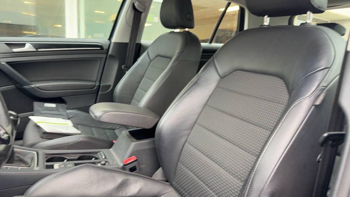 Volkswagen Golf Volkswagen Golf 1.2 TSI Business Edition Connected