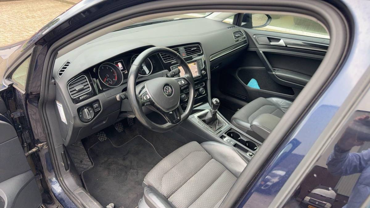 Volkswagen Golf Volkswagen Golf 1.2 TSI Business Edition Connected