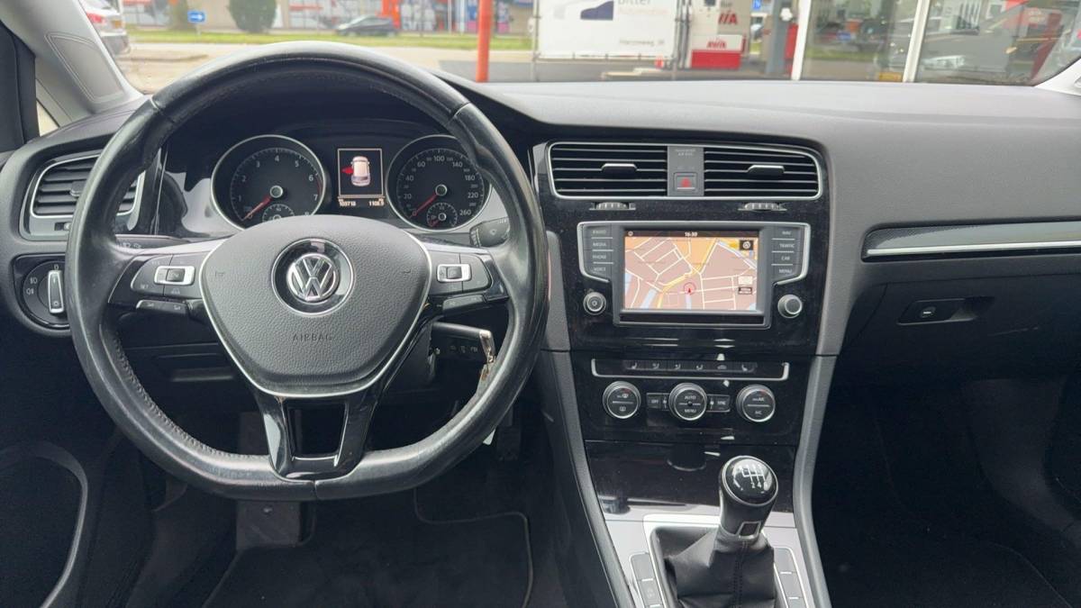 Volkswagen Golf Volkswagen Golf 1.2 TSI Business Edition Connected