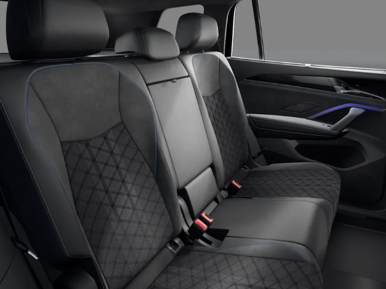 Volkswagen Tayron Volkswagen Tayron R-Line Edition 1.5 eHybrid 204 PK 6 versn. DSG · Black Style Pakket · Trekhaak inklapbaar, met elektrische ontgrendeling, incl. aanhangermanoeuvreerhulp Trailer Assist · Prijs is inclusief inruilpremie ·