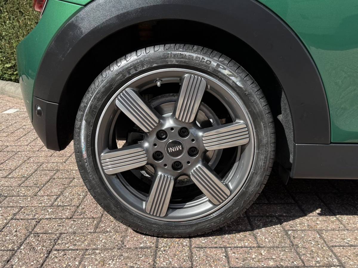 MINI Cooper Mini Cooper 1.5 | 60 Years Edt. | Pano | HUD | H/K | Leer | Carplay | Keyless | NL Auto | Dealer onderhoud