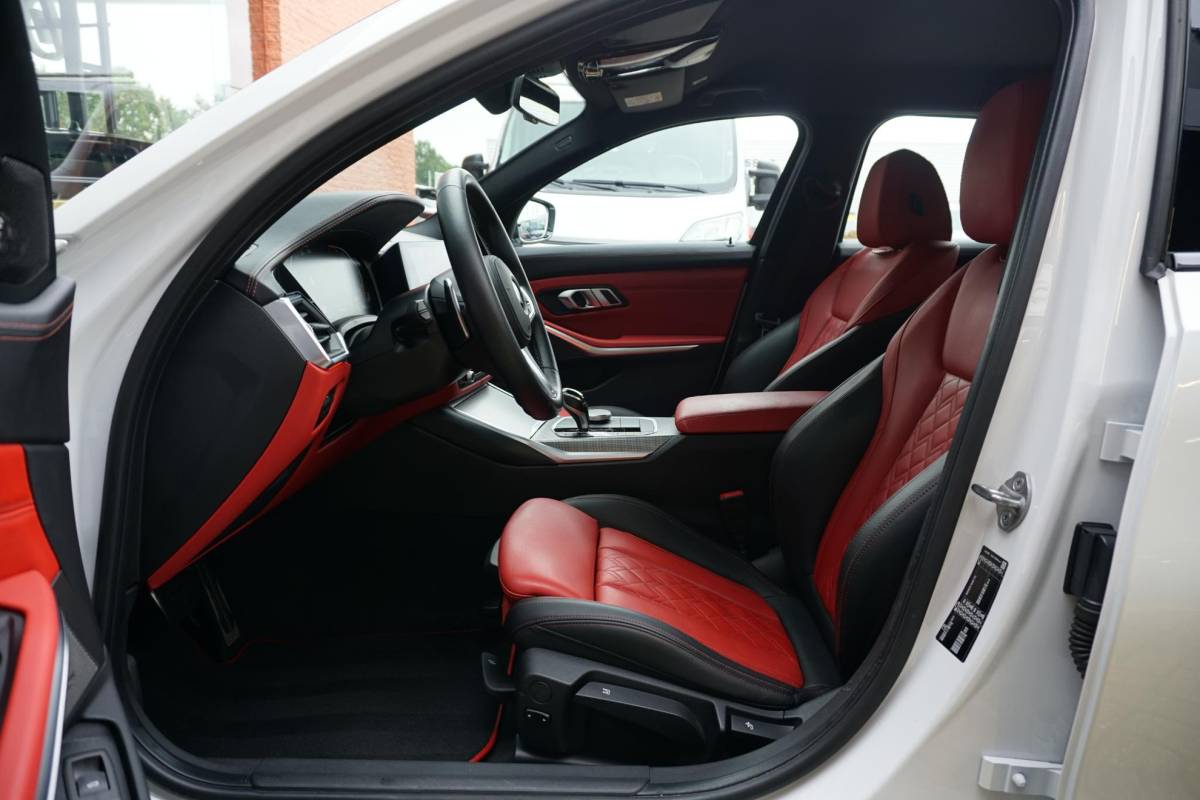 BMW 3 Serie BMW 3-serie Touring 330i High Executive Edition M + INDIVIDUAL LEDER / MINERALWEISS METALLIC / M-PERFORMANCE