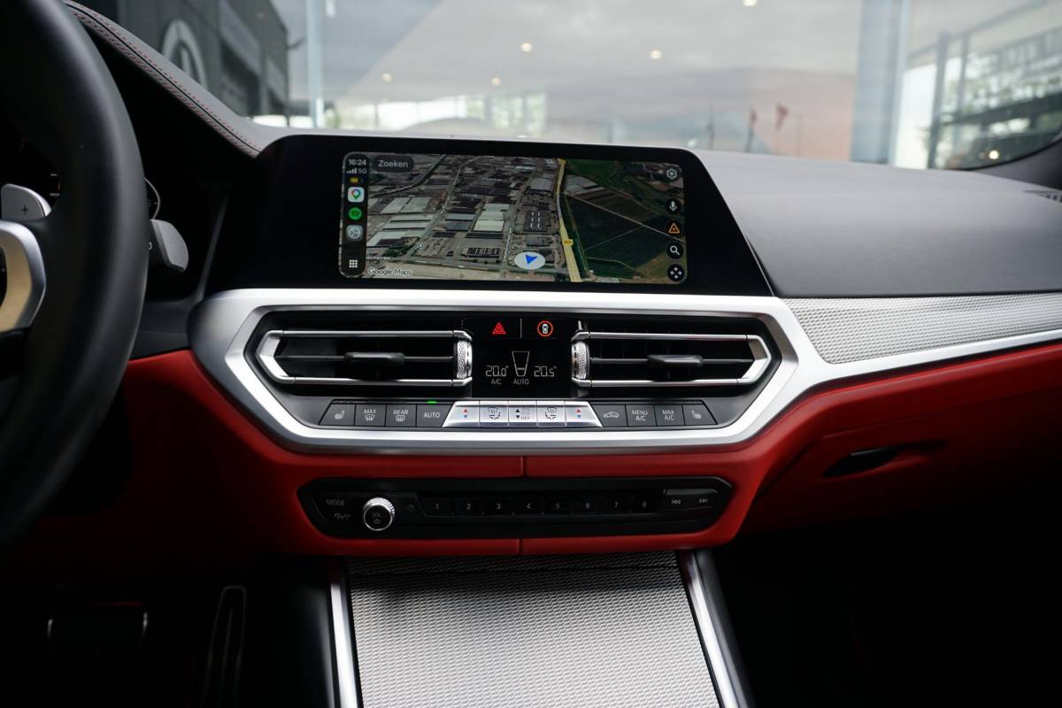 BMW 3 Serie BMW 3-serie Touring 330i High Executive Edition M + INDIVIDUAL LEDER / MINERALWEISS METALLIC / M-PERFORMANCE