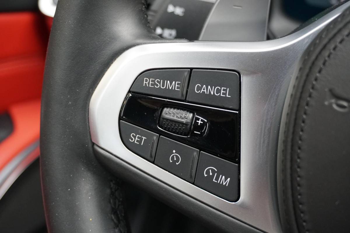 BMW 3 Serie BMW 3-serie Touring 330i High Executive Edition M + INDIVIDUAL LEDER / MINERALWEISS METALLIC / M-PERFORMANCE