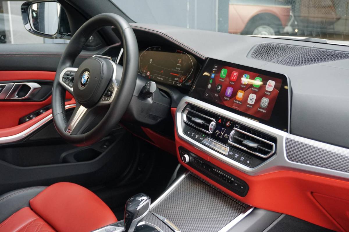 BMW 3 Serie BMW 3-serie Touring 330i High Executive Edition M + INDIVIDUAL LEDER / MINERALWEISS METALLIC / M-PERFORMANCE