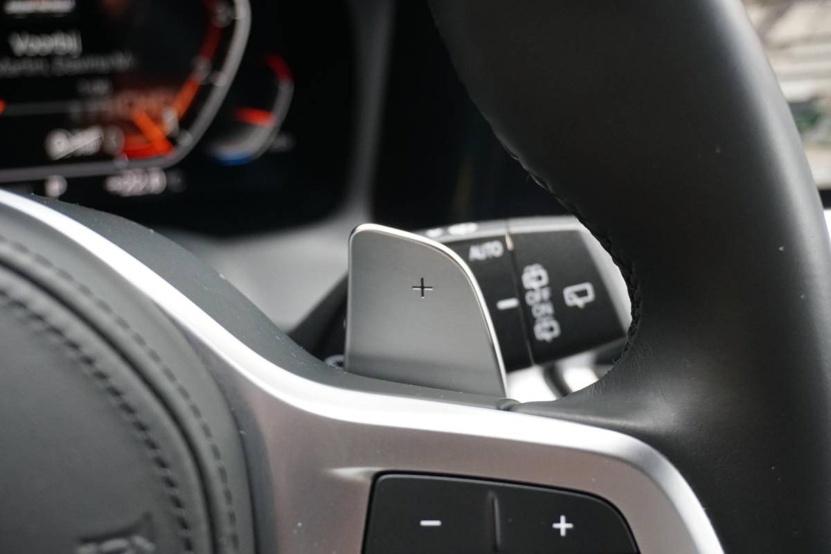 BMW 3 Serie BMW 3-serie Touring 330i High Executive Edition M + INDIVIDUAL LEDER / MINERALWEISS METALLIC / M-PERFORMANCE