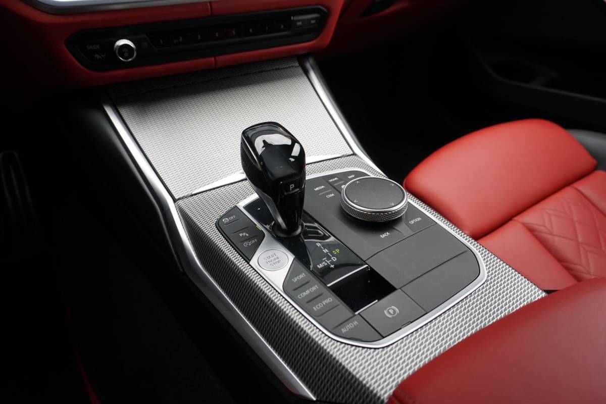 BMW 3 Serie BMW 3-serie Touring 330i High Executive Edition M + INDIVIDUAL LEDER / MINERALWEISS METALLIC / M-PERFORMANCE