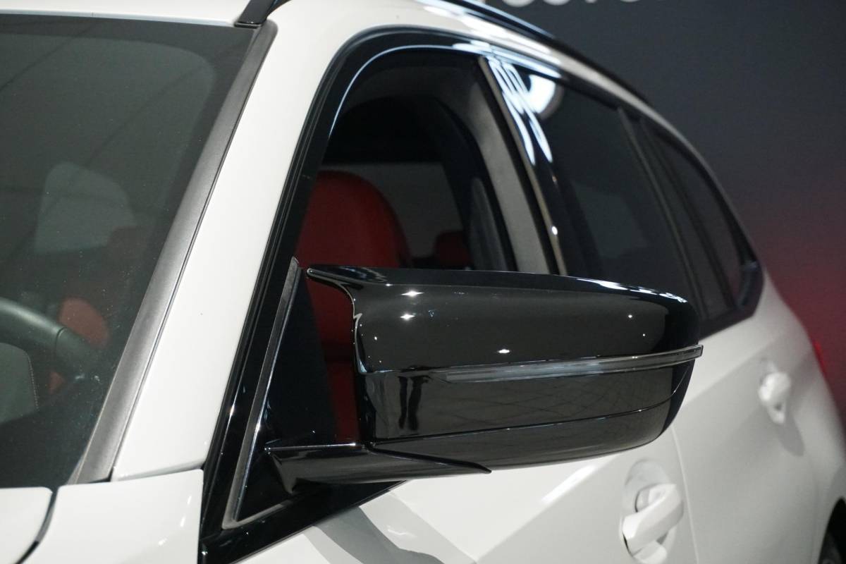 BMW 3 Serie BMW 3-serie Touring 330i High Executive Edition M + INDIVIDUAL LEDER / MINERALWEISS METALLIC / M-PERFORMANCE