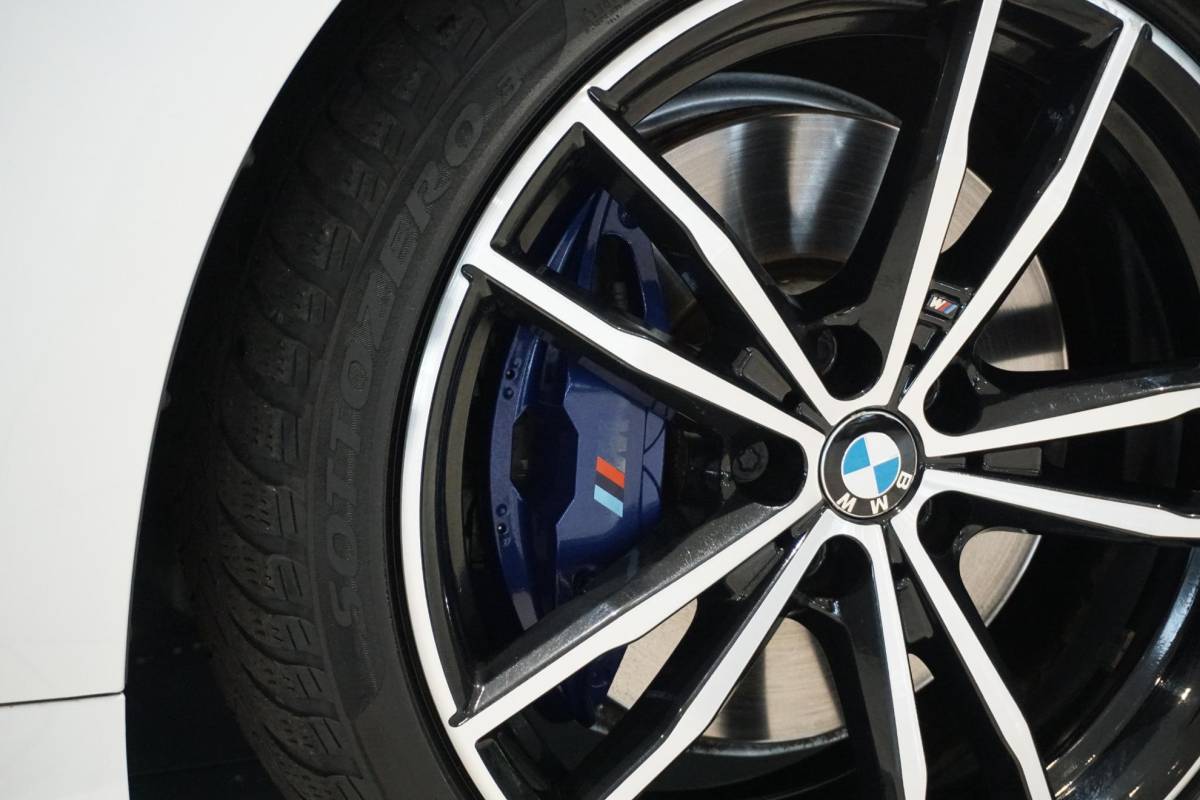 BMW 3 Serie BMW 3-serie Touring 330i High Executive Edition M + INDIVIDUAL LEDER / MINERALWEISS METALLIC / M-PERFORMANCE