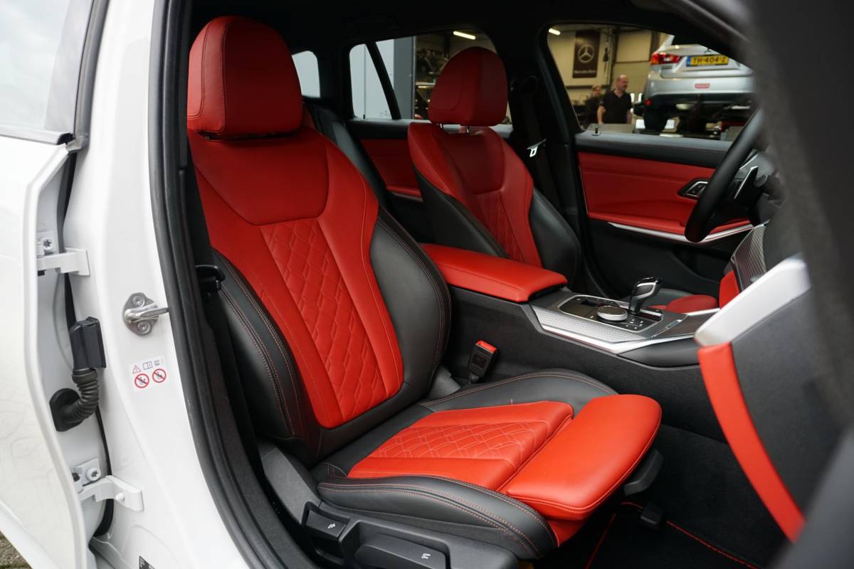 BMW 3 Serie BMW 3-serie Touring 330i High Executive Edition M + INDIVIDUAL LEDER / MINERALWEISS METALLIC / M-PERFORMANCE