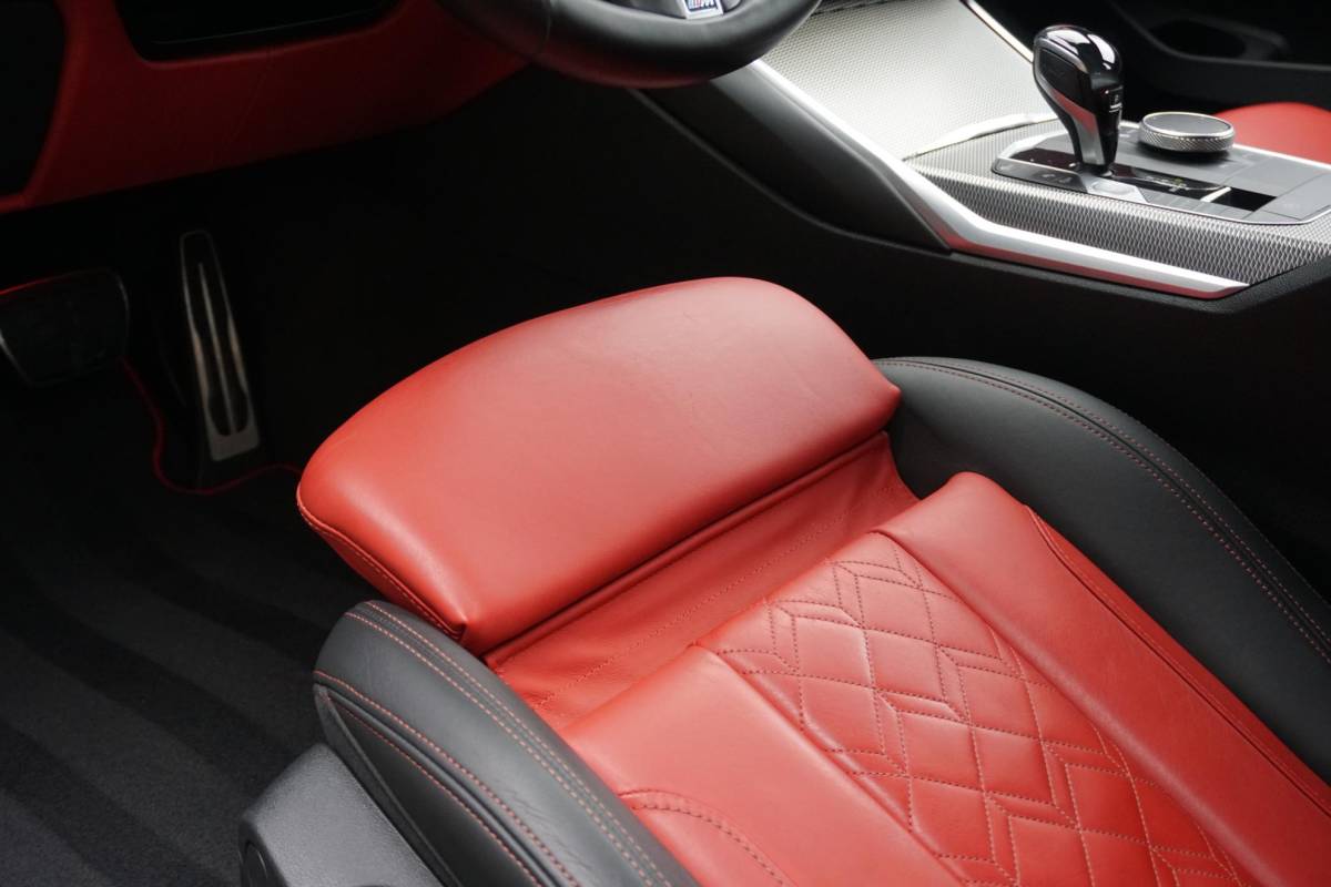 BMW 3 Serie BMW 3-serie Touring 330i High Executive Edition M + INDIVIDUAL LEDER / MINERALWEISS METALLIC / M-PERFORMANCE