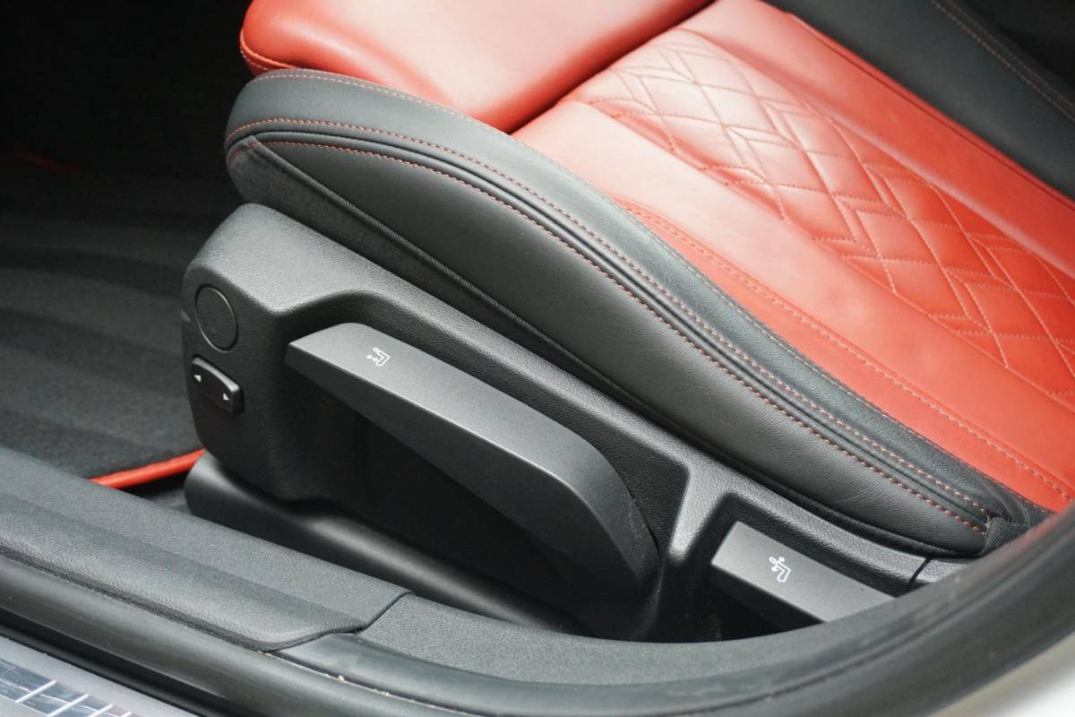 BMW 3 Serie BMW 3-serie Touring 330i High Executive Edition M + INDIVIDUAL LEDER / MINERALWEISS METALLIC / M-PERFORMANCE