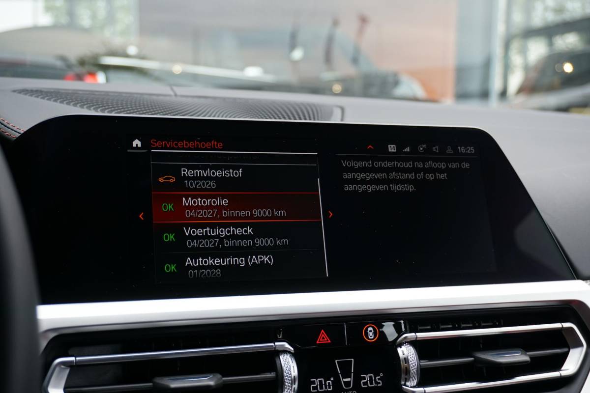 BMW 3 Serie BMW 3-serie Touring 330i High Executive Edition M + INDIVIDUAL LEDER / MINERALWEISS METALLIC / M-PERFORMANCE