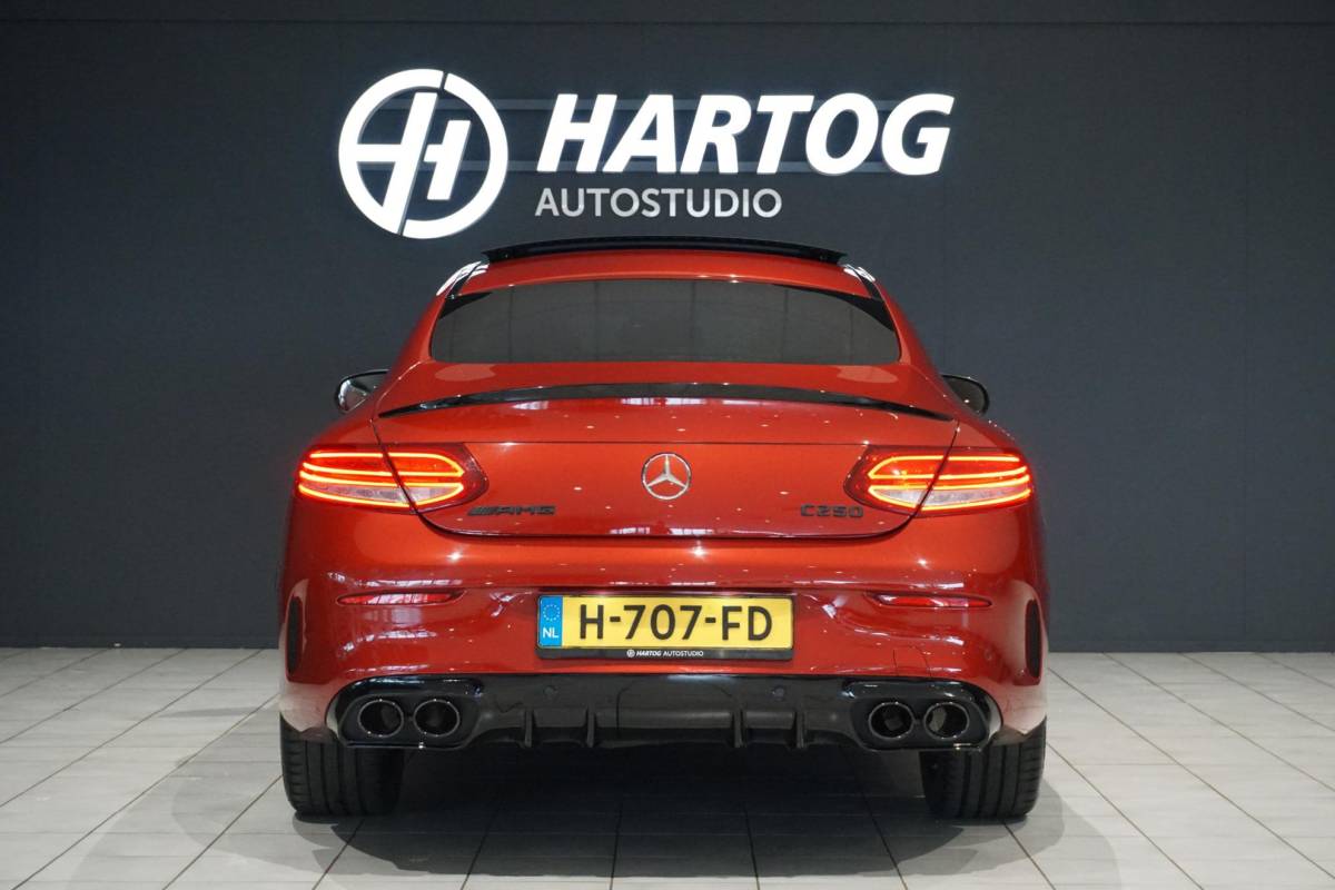 Mercedes-Benz C-Klasse Mercedes-Benz C-klasse Coupé 250 AMG-line 211PK + PANORAMA / CAMERA / STOELVERWARMING