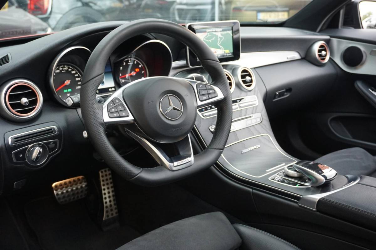 Mercedes-Benz C-Klasse Mercedes-Benz C-klasse Coupé 250 AMG-line 211PK + PANORAMA / CAMERA / STOELVERWARMING