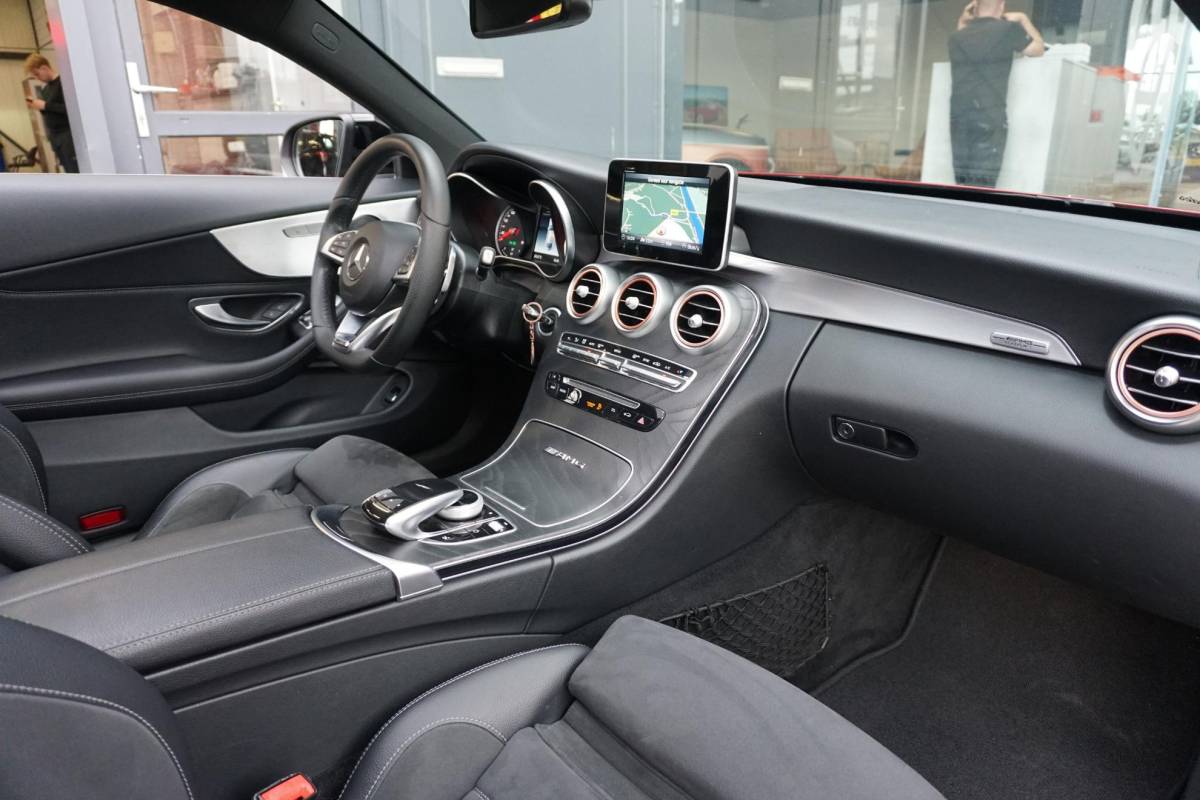 Mercedes-Benz C-Klasse Mercedes-Benz C-klasse Coupé 250 AMG-line 211PK + PANORAMA / CAMERA / STOELVERWARMING