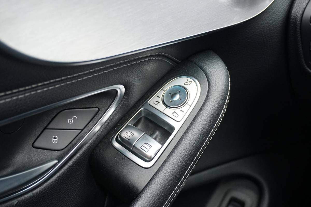 Mercedes-Benz C-Klasse Mercedes-Benz C-klasse Coupé 250 AMG-line 211PK + PANORAMA / CAMERA / STOELVERWARMING