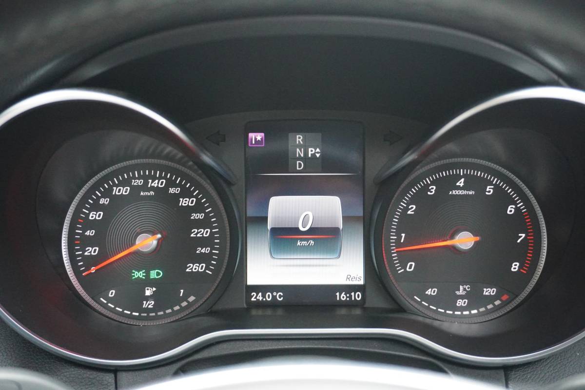 Mercedes-Benz C-Klasse Mercedes-Benz C-klasse Coupé 250 AMG-line 211PK + PANORAMA / CAMERA / STOELVERWARMING