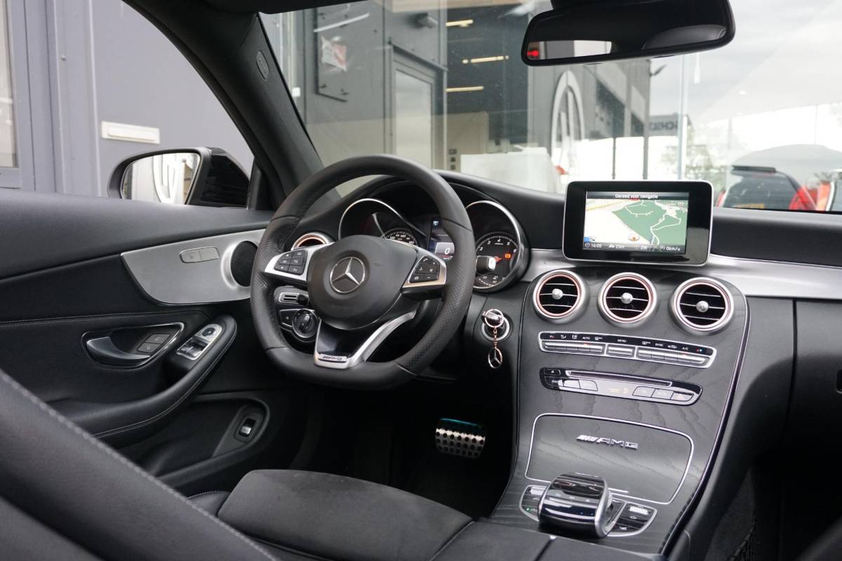 Mercedes-Benz C-Klasse Mercedes-Benz C-klasse Coupé 250 AMG-line 211PK + PANORAMA / CAMERA / STOELVERWARMING
