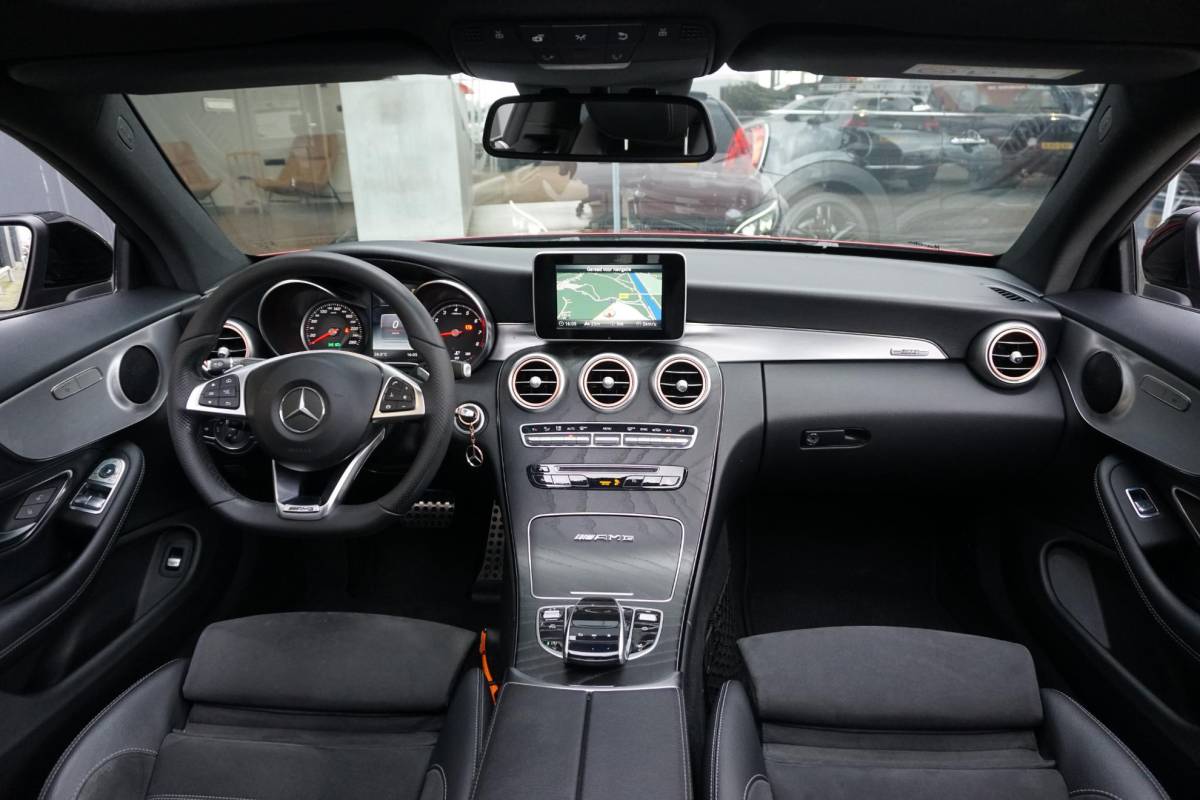 Mercedes-Benz C-Klasse Mercedes-Benz C-klasse Coupé 250 AMG-line 211PK + PANORAMA / CAMERA / STOELVERWARMING