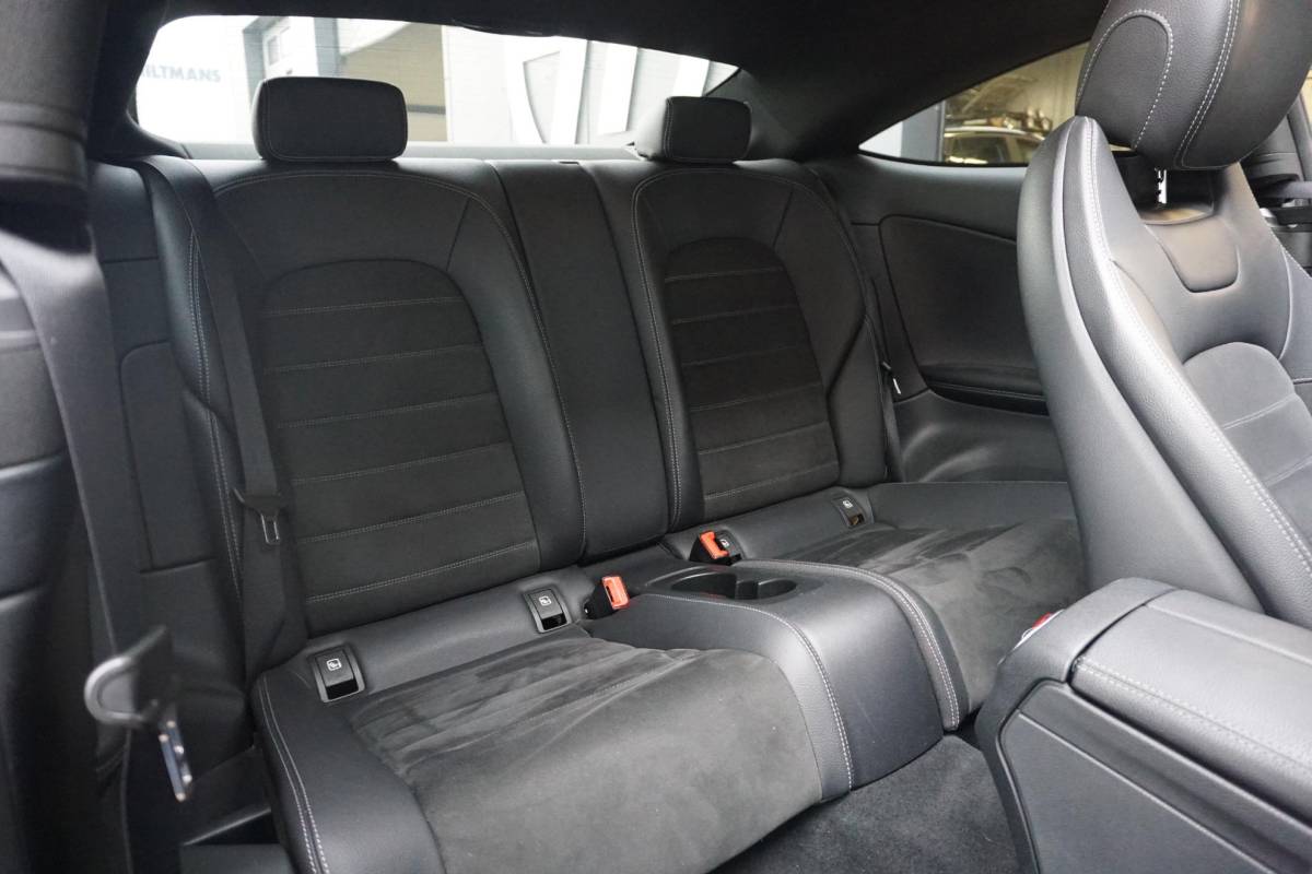 Mercedes-Benz C-Klasse Mercedes-Benz C-klasse Coupé 250 AMG-line 211PK + PANORAMA / CAMERA / STOELVERWARMING