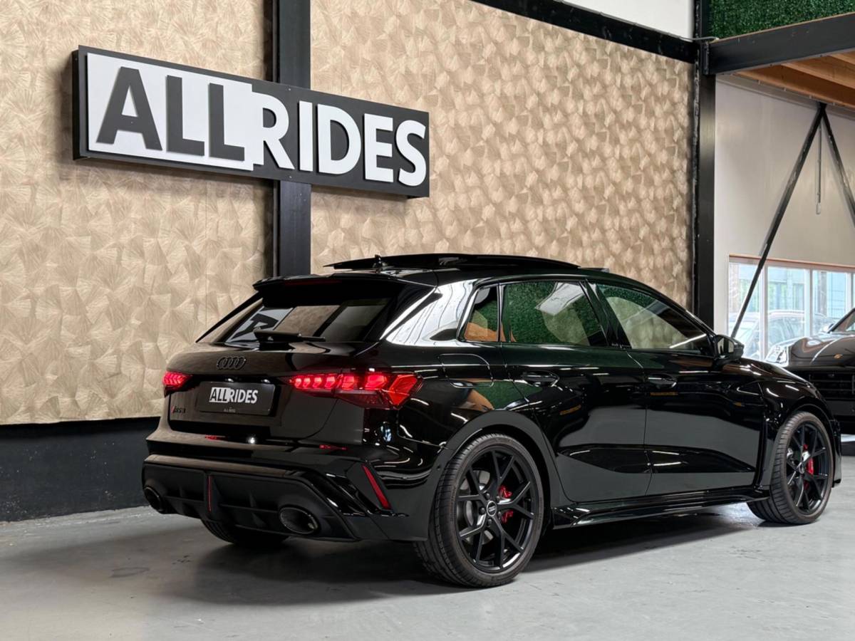 Audi RS3 Audi RS 3 Sportback 2.5 TFSI RS 3 quattro | Pano | carbon | Kuipstoelen | ACC | Keyless | Sfeerverlichting