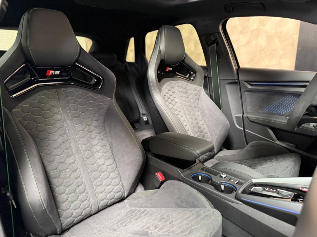 Audi RS3 Audi RS 3 Sportback 2.5 TFSI RS 3 quattro | Pano | carbon | Kuipstoelen | ACC | Keyless | Sfeerverlichting